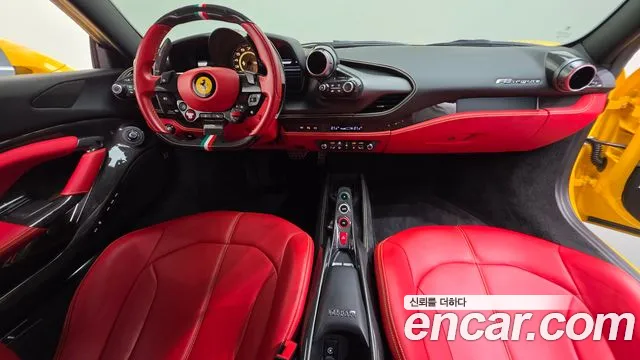 Ferrari F8 — интерьер