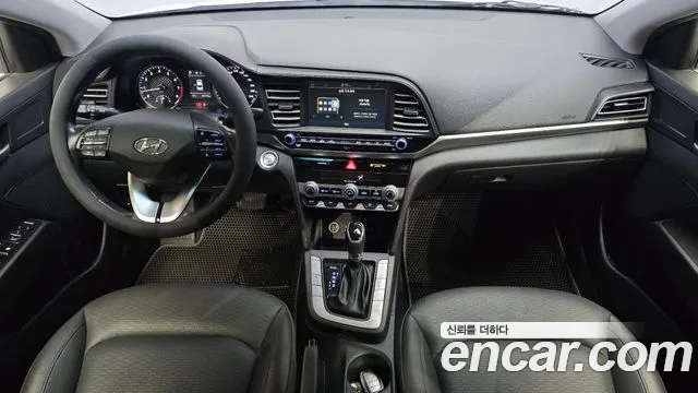 Hyundai Elantra — интерьер