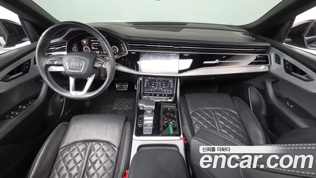 Audi Q8 — интерьер