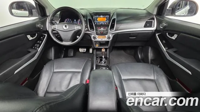 KG Mobility Korando — интерьер