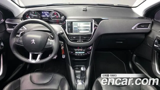 Peugeot 208 — интерьер