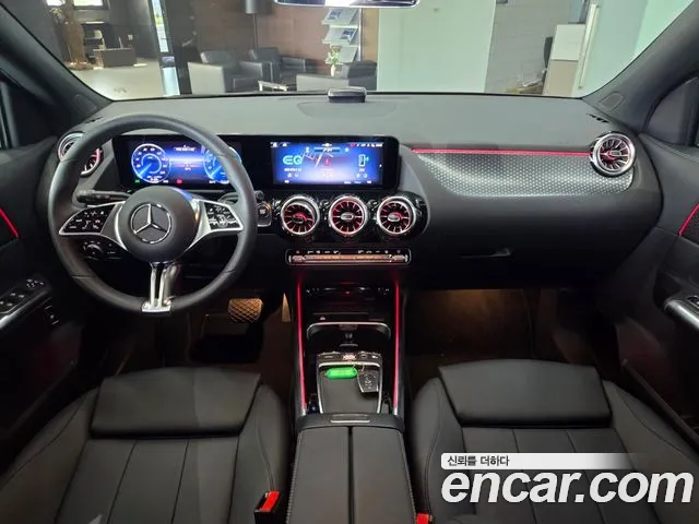 Mercedes-Benz EQA — интерьер
