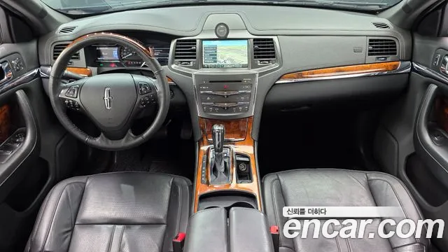 Lincoln MKS — интерьер