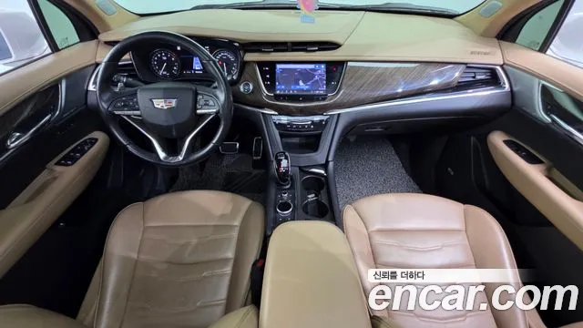 Cadillac XT6 — интерьер