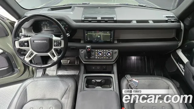 Land Rover Defender — интерьер