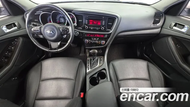 Kia K5 — интерьер