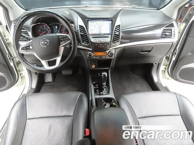 KG Mobility Korando — интерьер