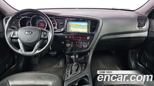 Kia K5 — интерьер