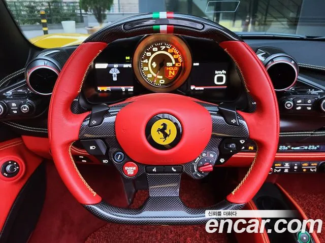 Ferrari F8 — интерьер