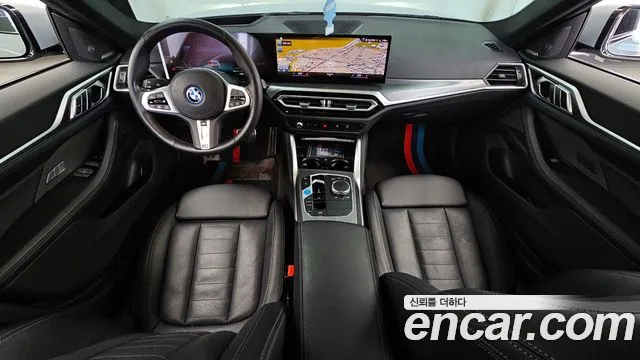 BMW i4 — интерьер