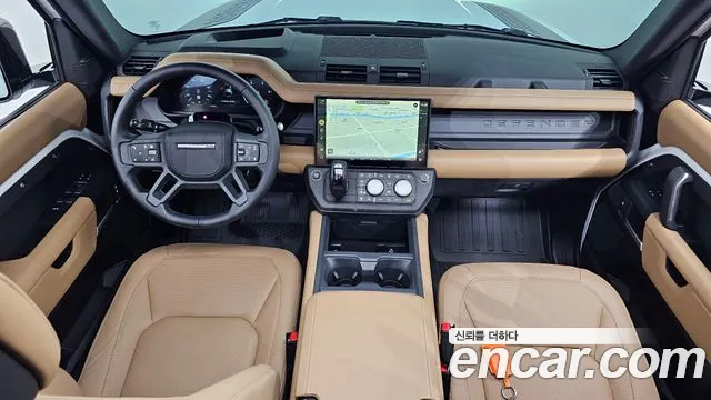 Land Rover Defender — интерьер