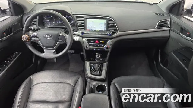 Hyundai Elantra — интерьер