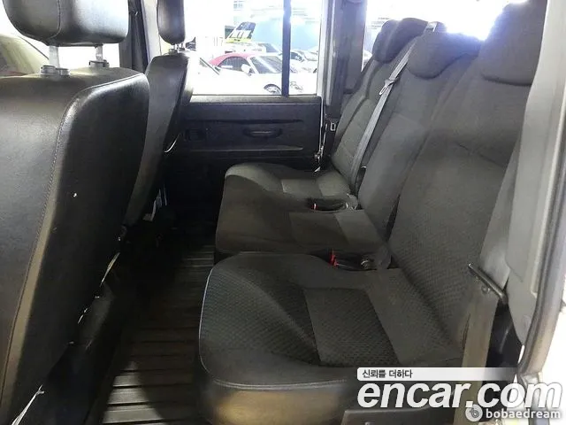 Land Rover Defender — интерьер