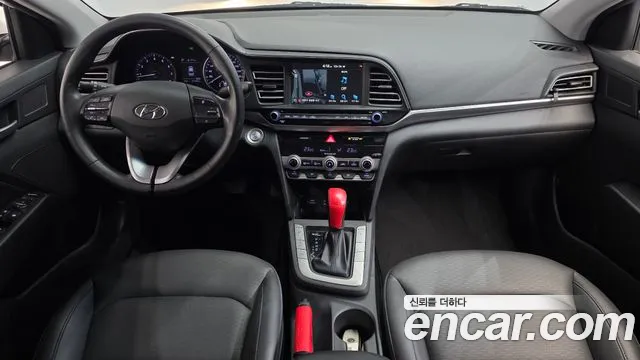 Hyundai Elantra — интерьер