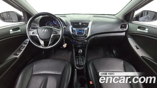 Hyundai Accent — интерьер