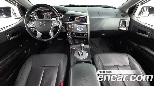 KG Mobility Korando — интерьер
