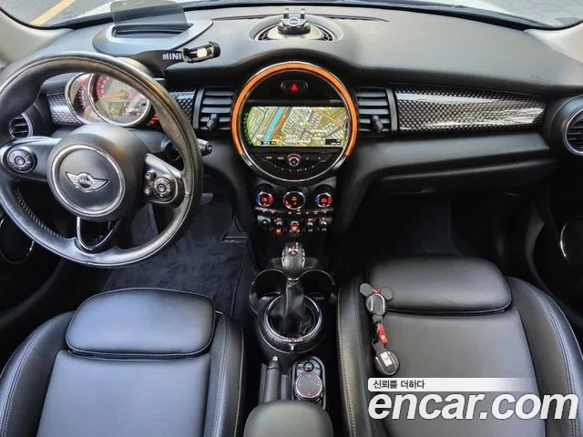 MINI Cooper — интерьер