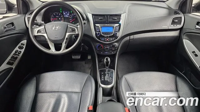 Hyundai Accent — интерьер