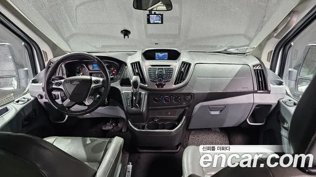 Ford Transit — интерьер