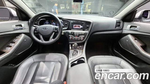 Kia K5 — интерьер