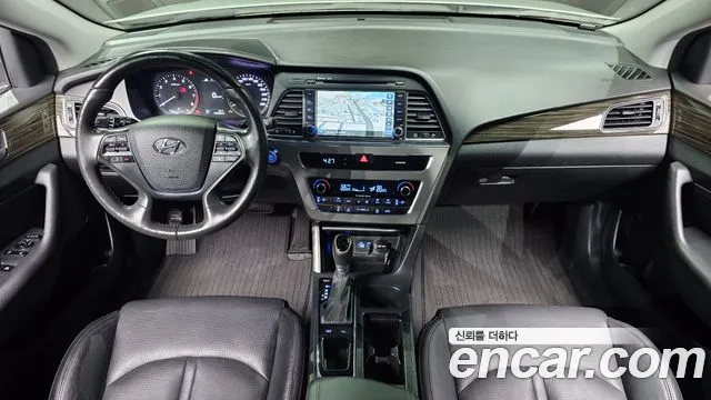 Hyundai Sonata — интерьер