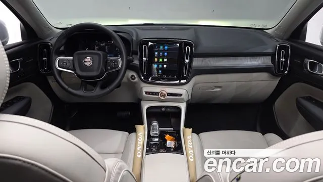 Volvo XC40 — интерьер