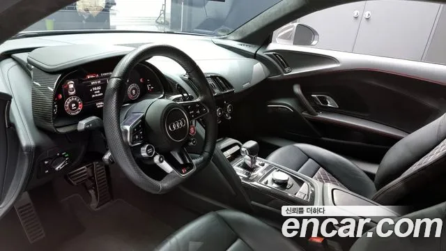 Audi R8 — интерьер