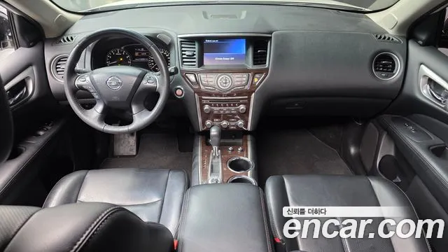 Nissan Pathfinder — интерьер