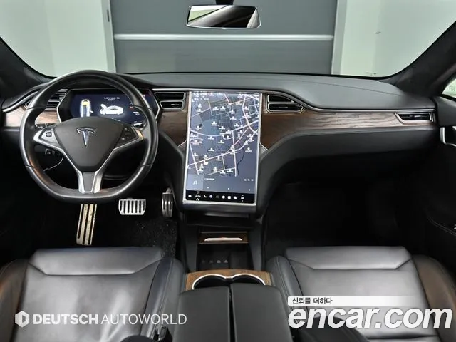 Tesla Model S — интерьер