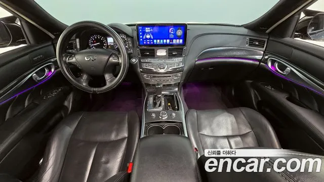 Infiniti Q70 — интерьер