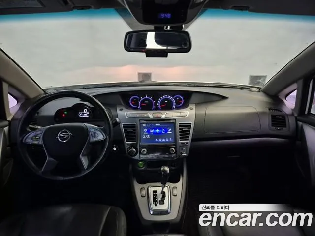 KG Mobility Korando — интерьер
