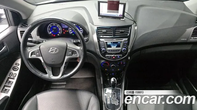 Hyundai Accent — интерьер