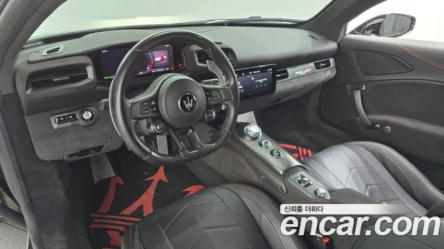 Maserati MC20 — интерьер