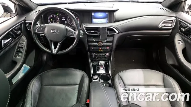 Infiniti Q30 — интерьер