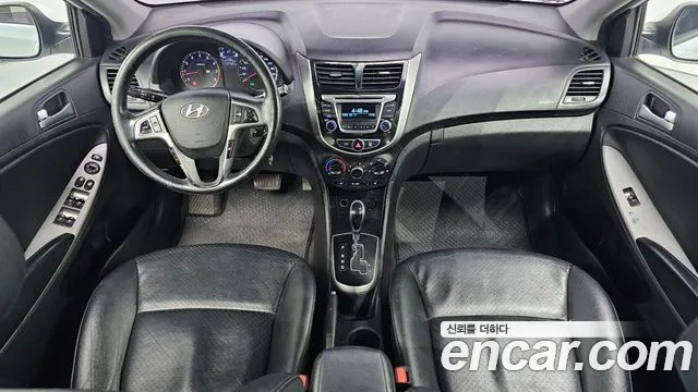 Hyundai Accent — интерьер
