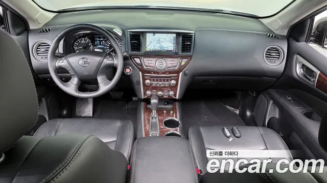 Nissan Pathfinder — интерьер