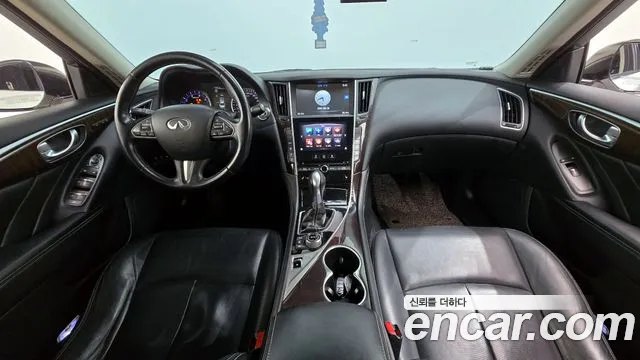 Infiniti Q50 — интерьер