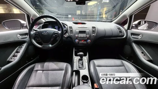 Kia K3 — интерьер