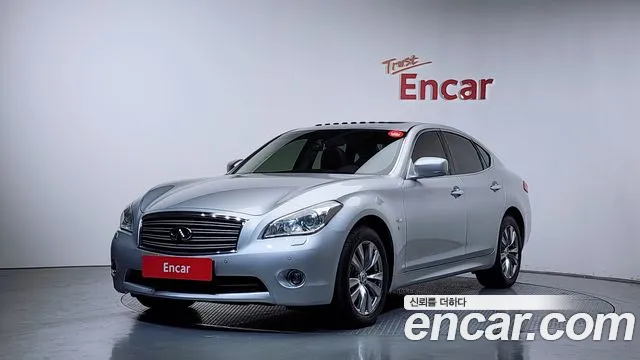 Infiniti Q70