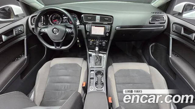 Volkswagen Golf — интерьер