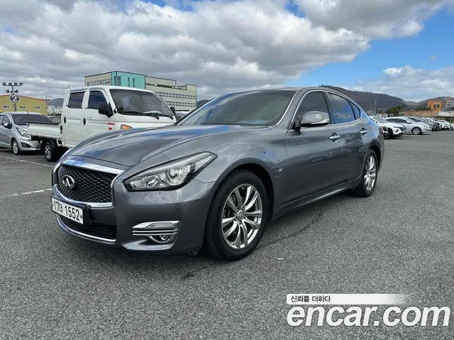 Infiniti Q70