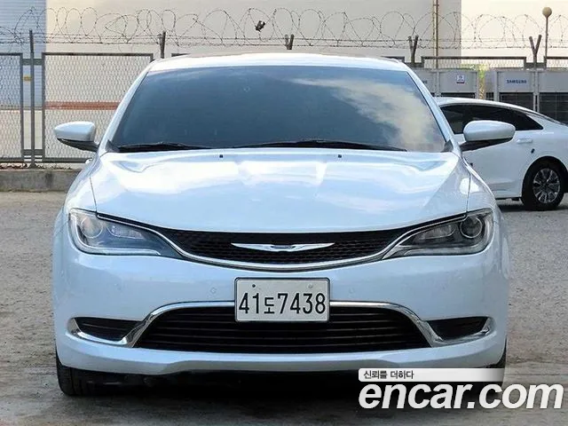 Chrysler 200