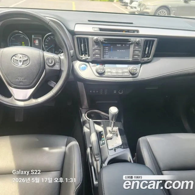 Toyota RAV4 — интерьер