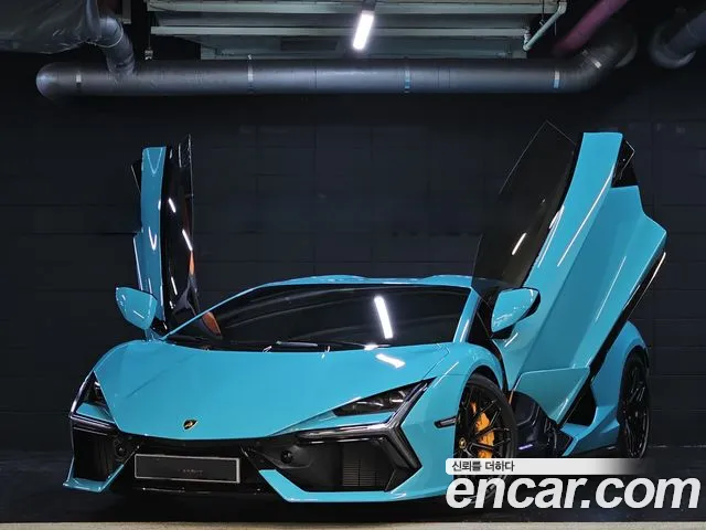 Lamborghini Revuelto