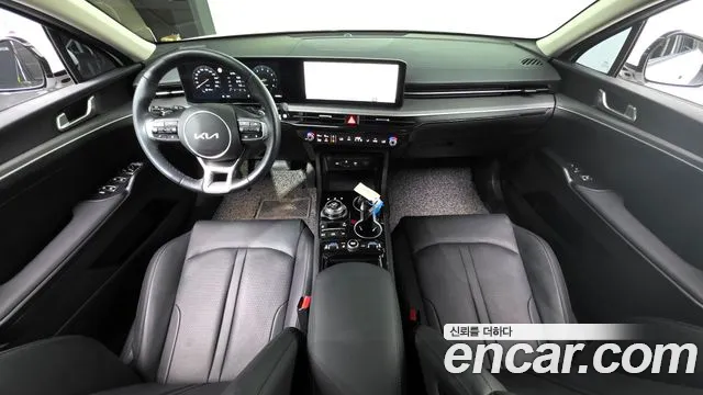 Kia K5 — интерьер
