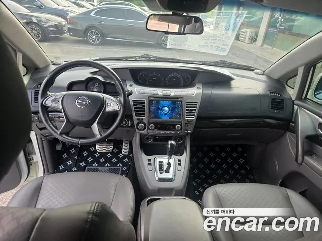 KG Mobility Korando — интерьер