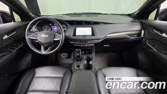 Cadillac XT4 — интерьер
