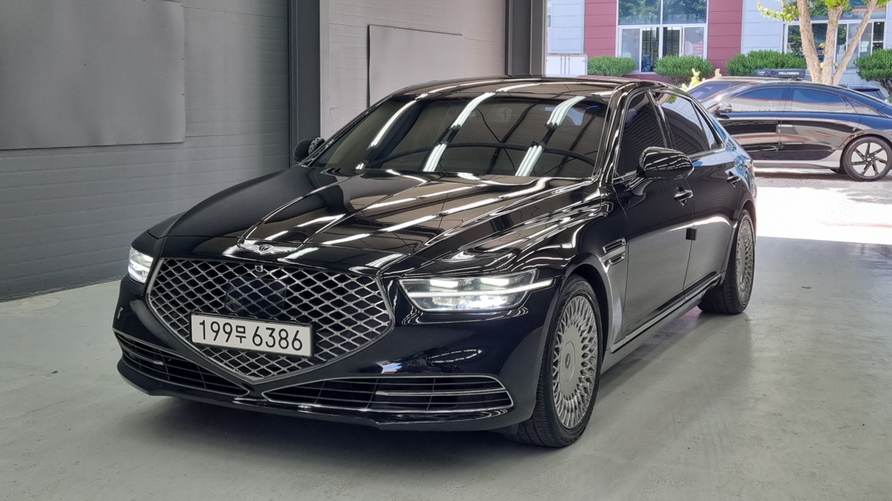 Genesis G90