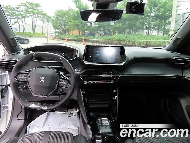 Peugeot 2008 — интерьер