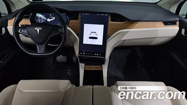 Tesla Model X — интерьер